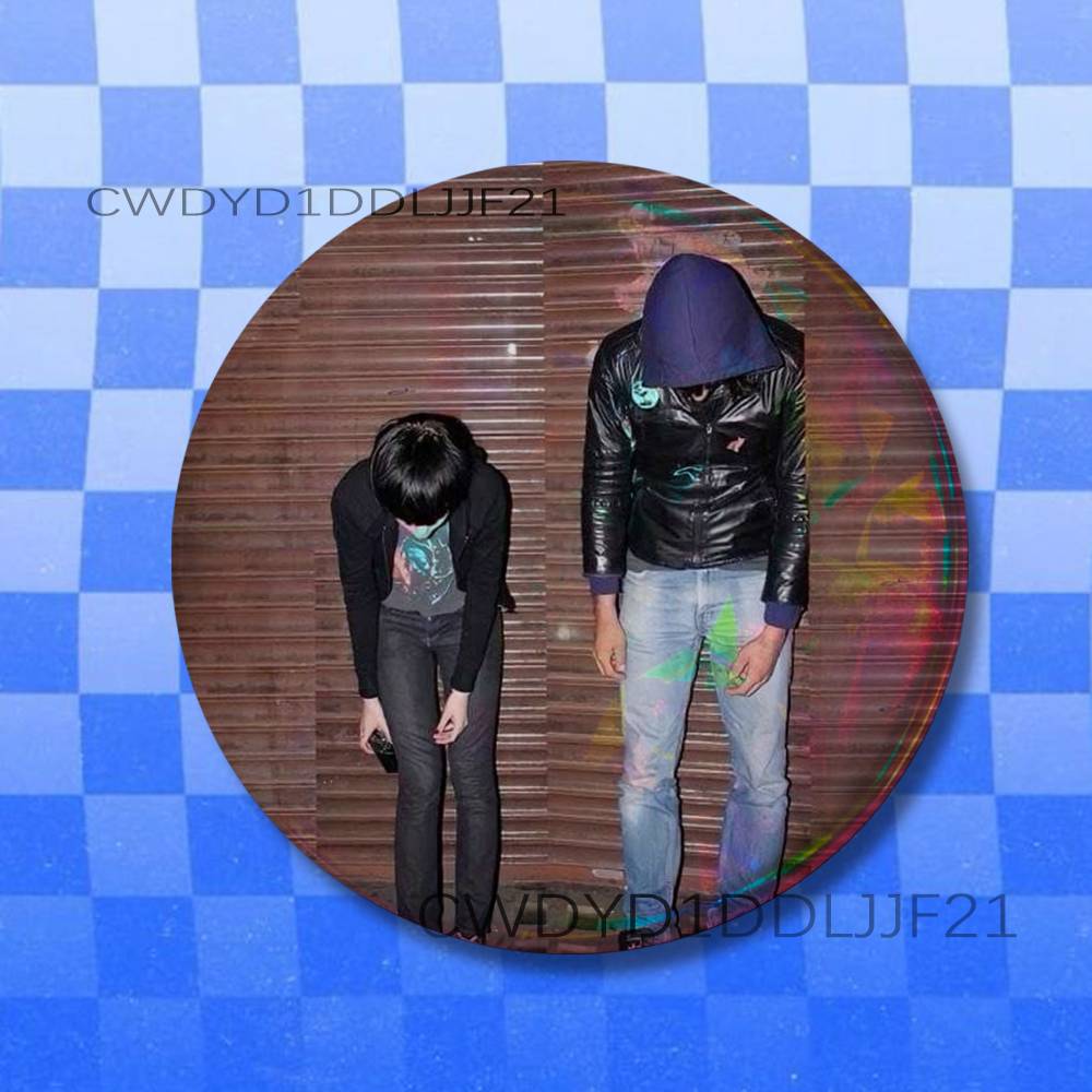 C-Crystal Castles Band Amnesty - Collectible Vintage Brooches reseña y precio