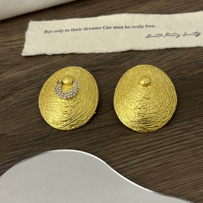 Exaggerated Vintage Metal Plat - Vintage Collectible Show reseña y precio