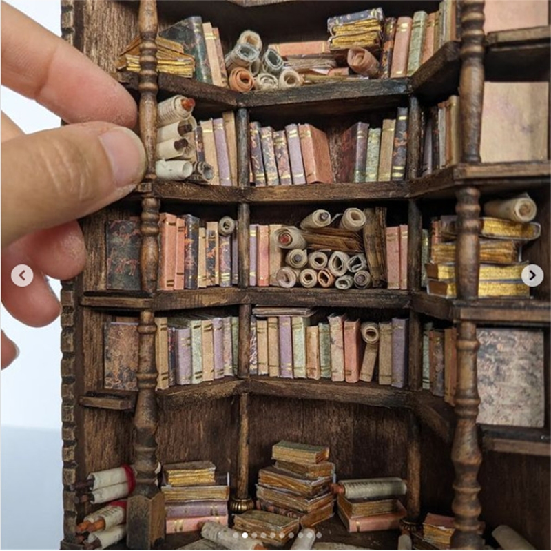 Miniature Bookcase Bookshelf D - Vintage And Collectible Books reseña y precio