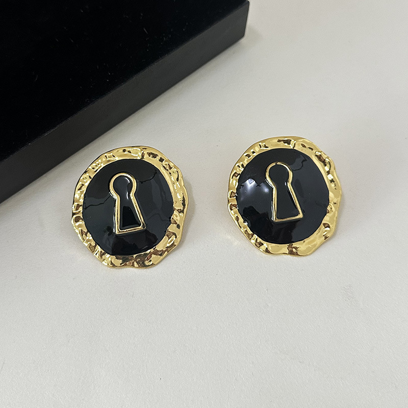 Exaggerated Black Enameled All - Vintage Collectible Show reseña y precio
